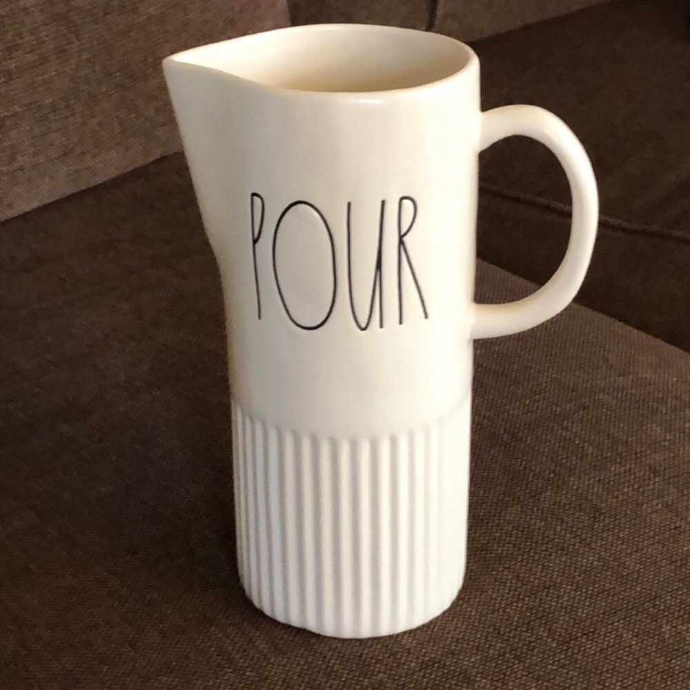 Rae Dunn pour pitcher